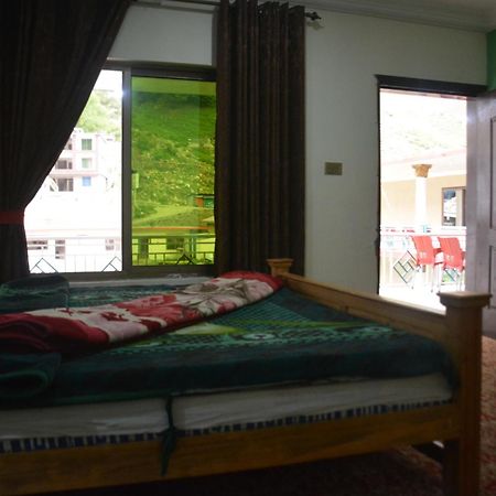 Hotel Pine Hills, נאראן מראה חיצוני תמונה