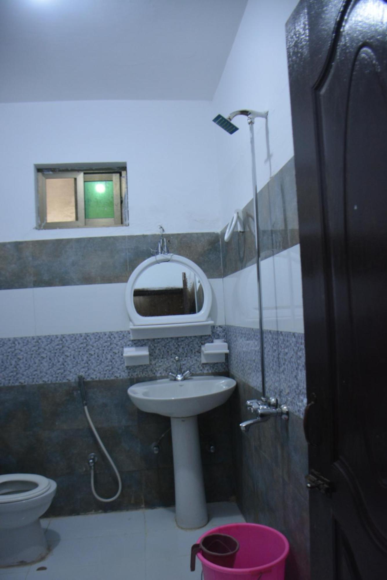 Hotel Pine Hills, נאראן מראה חיצוני תמונה