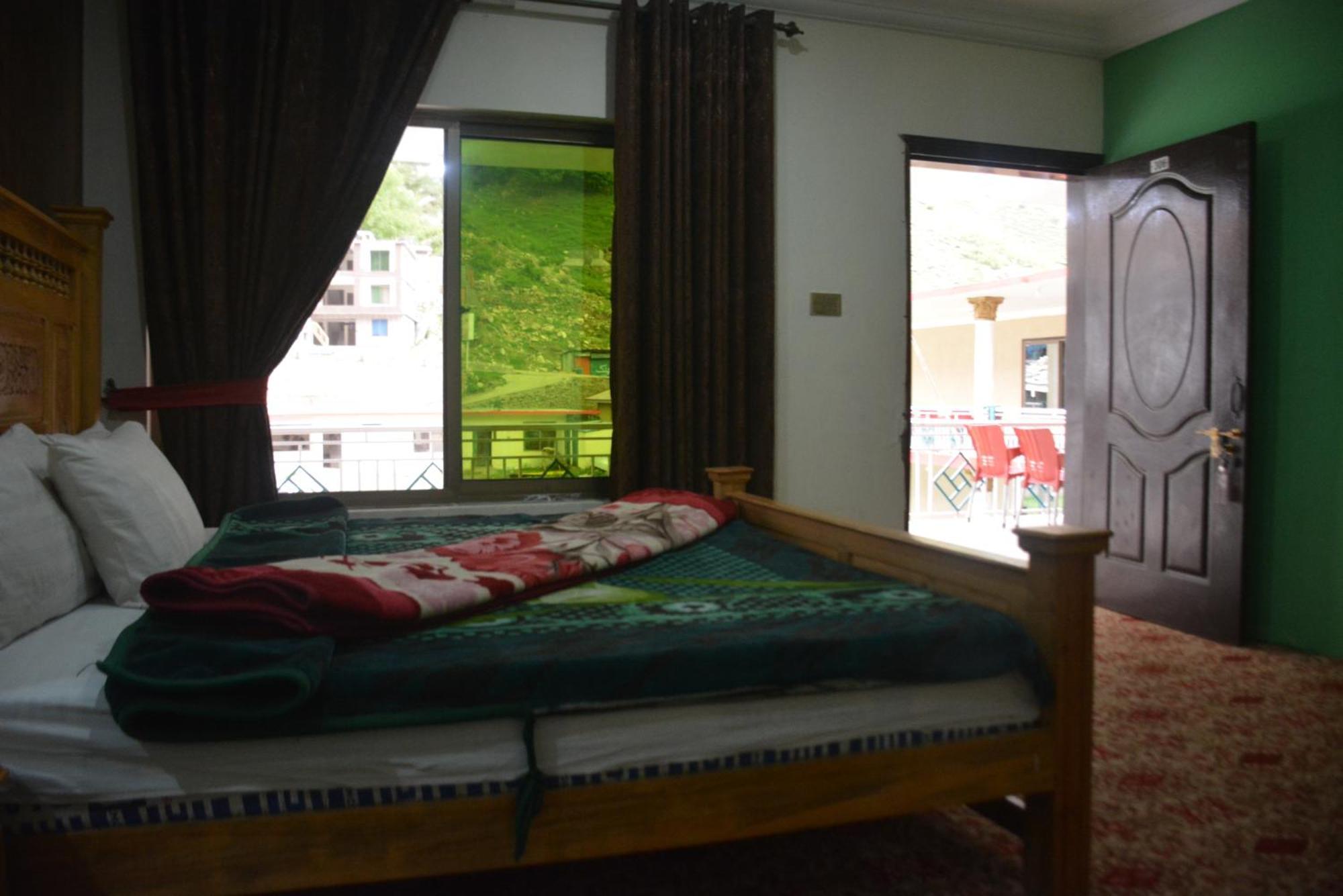 Hotel Pine Hills, נאראן מראה חיצוני תמונה