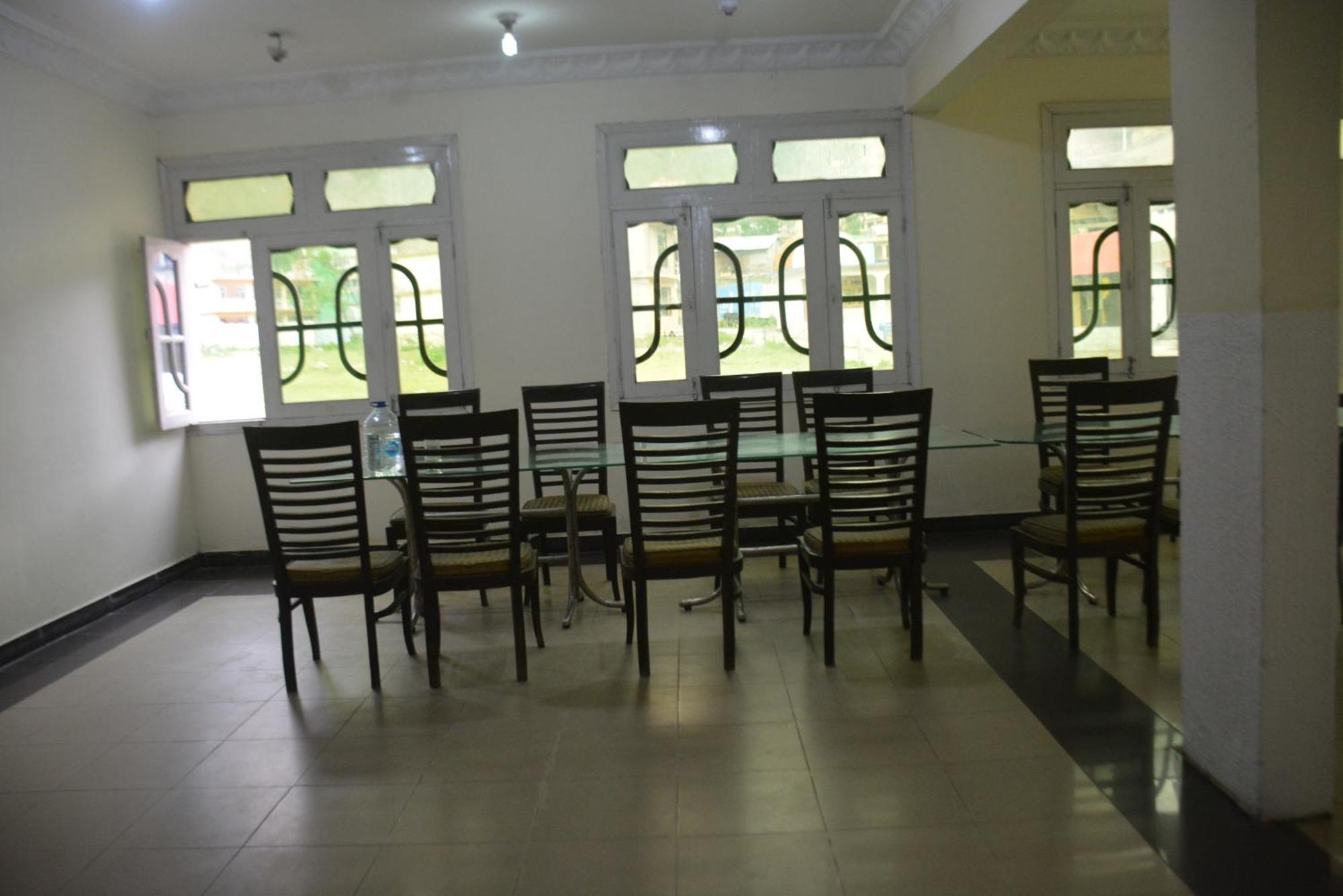 Hotel Pine Hills, נאראן מראה חיצוני תמונה