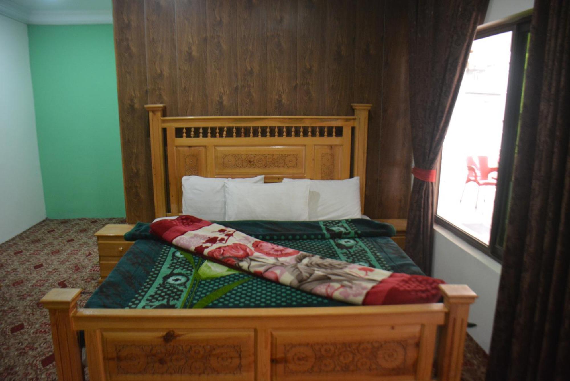 Hotel Pine Hills, נאראן מראה חיצוני תמונה