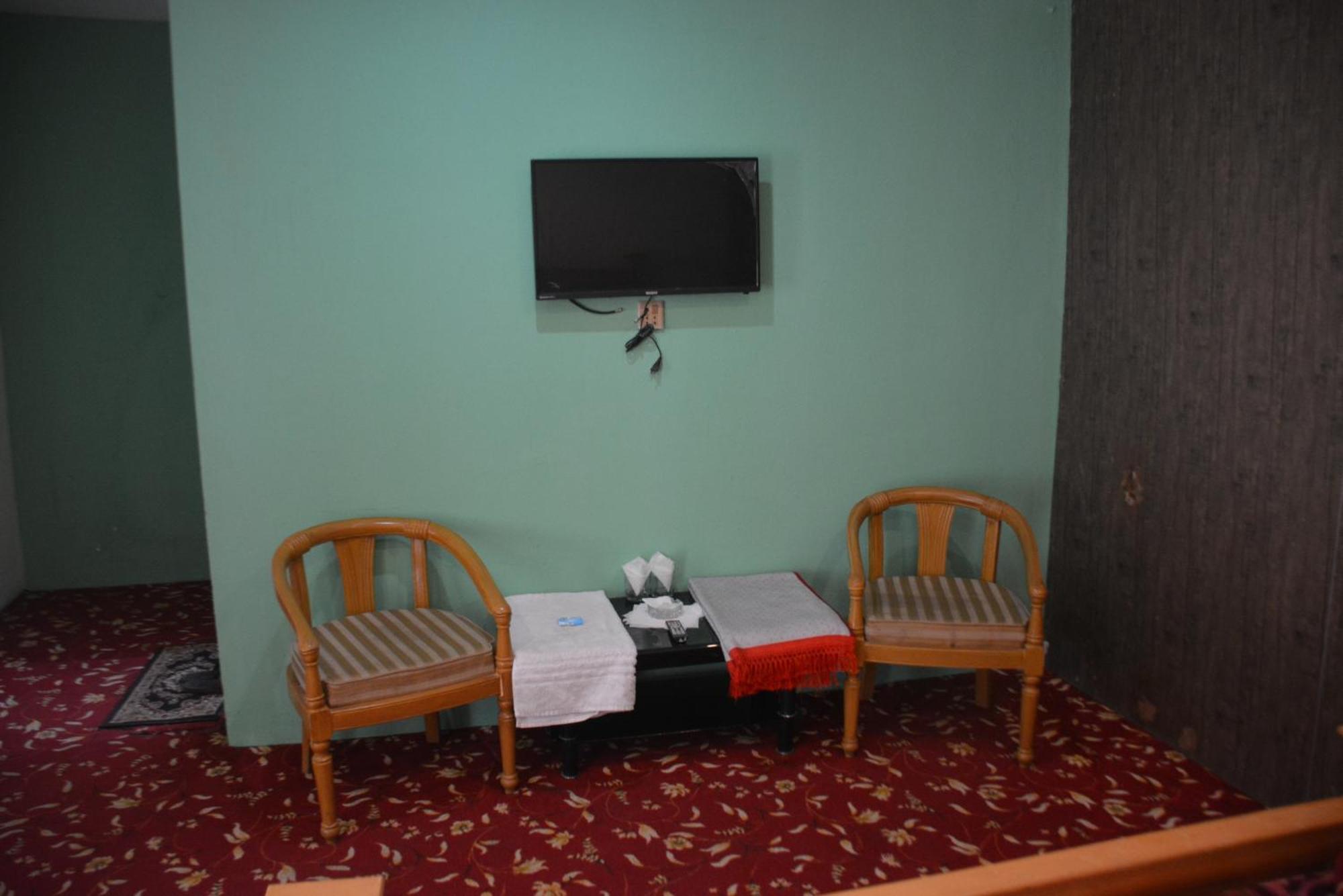 Hotel Pine Hills, נאראן מראה חיצוני תמונה
