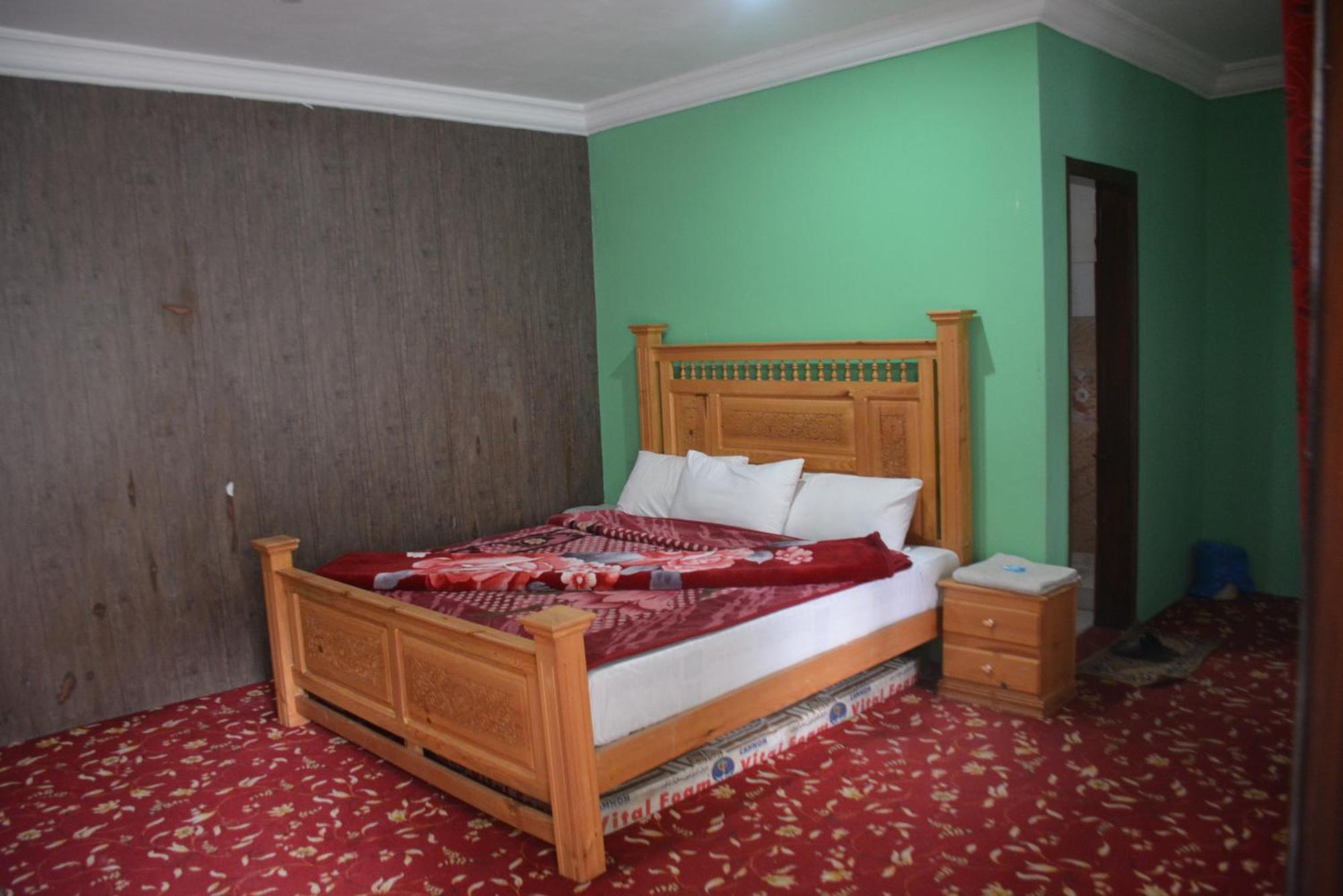 Hotel Pine Hills, נאראן מראה חיצוני תמונה