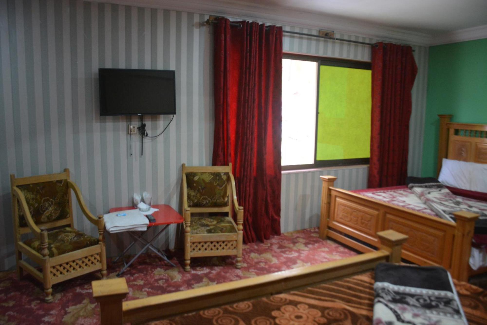 Hotel Pine Hills, נאראן מראה חיצוני תמונה