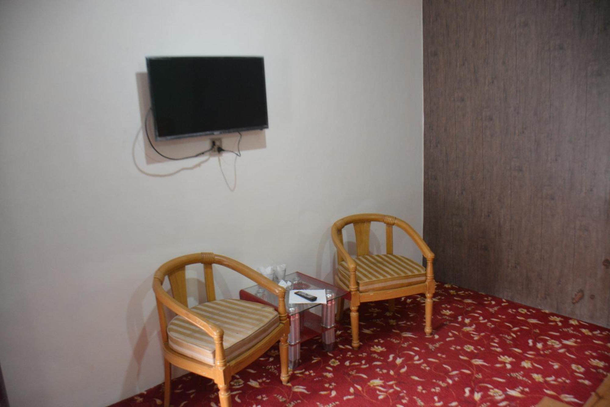 Hotel Pine Hills, נאראן מראה חיצוני תמונה