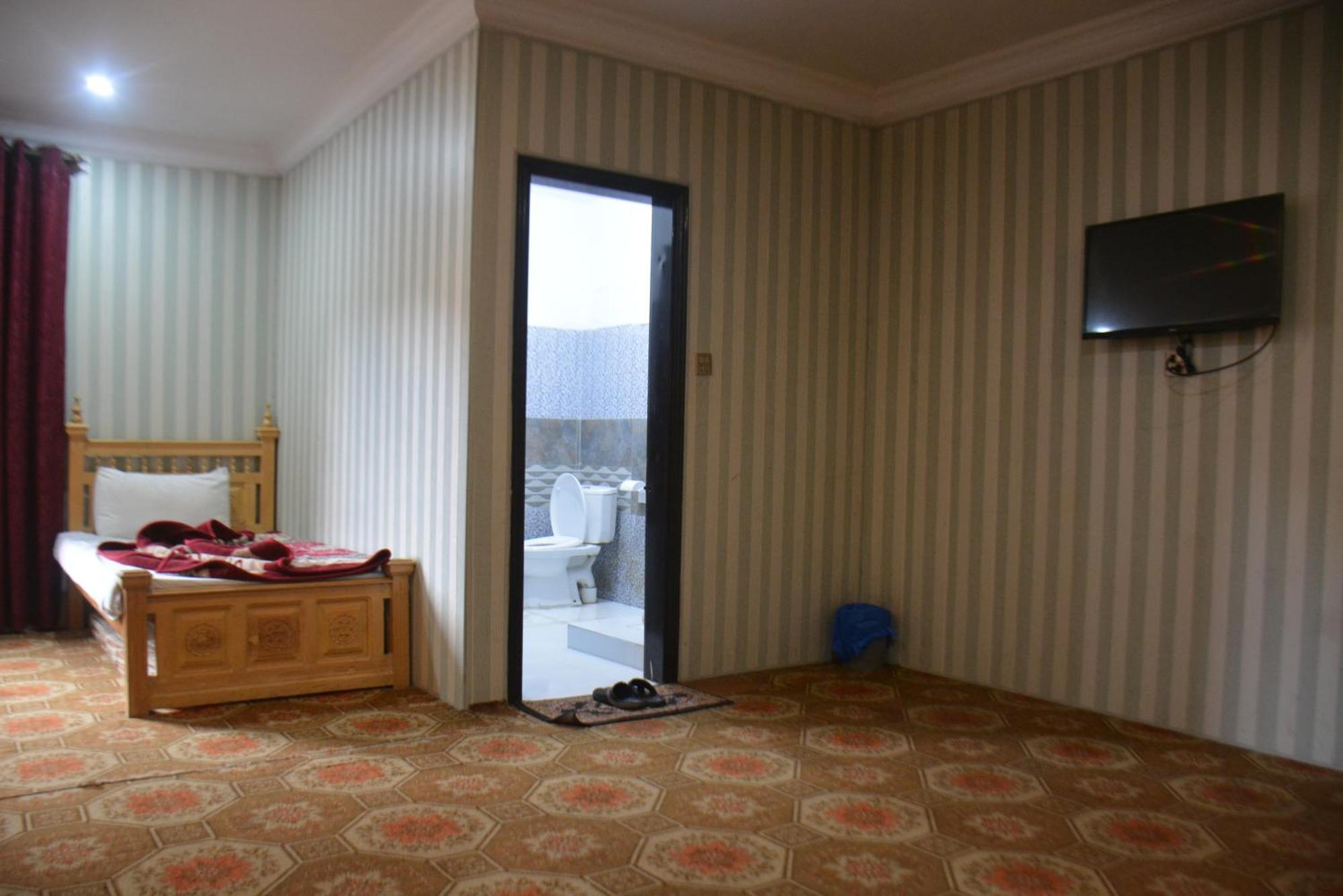 Hotel Pine Hills, נאראן מראה חיצוני תמונה