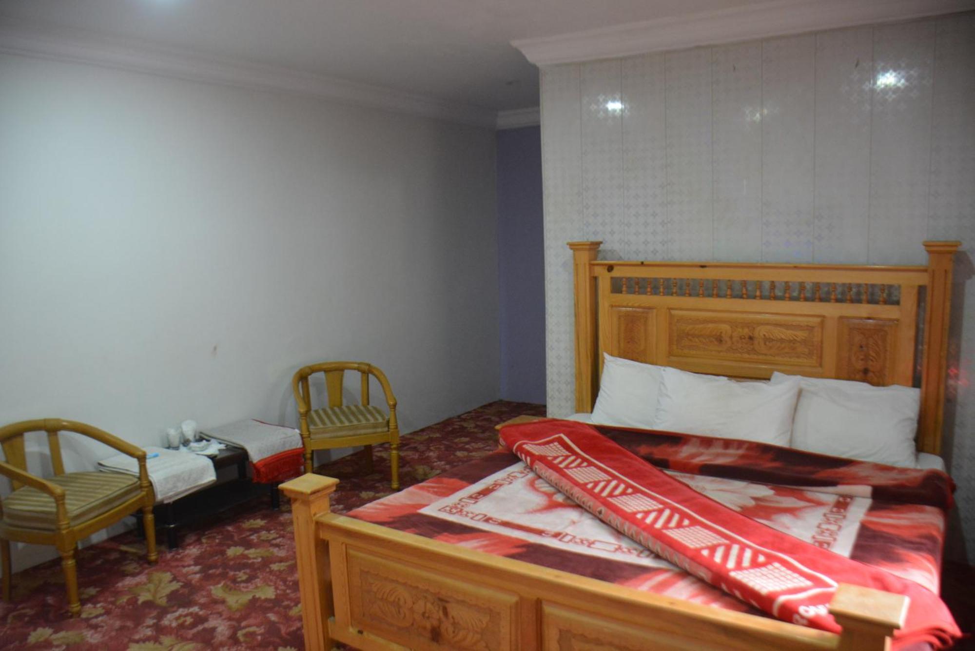 Hotel Pine Hills, נאראן מראה חיצוני תמונה