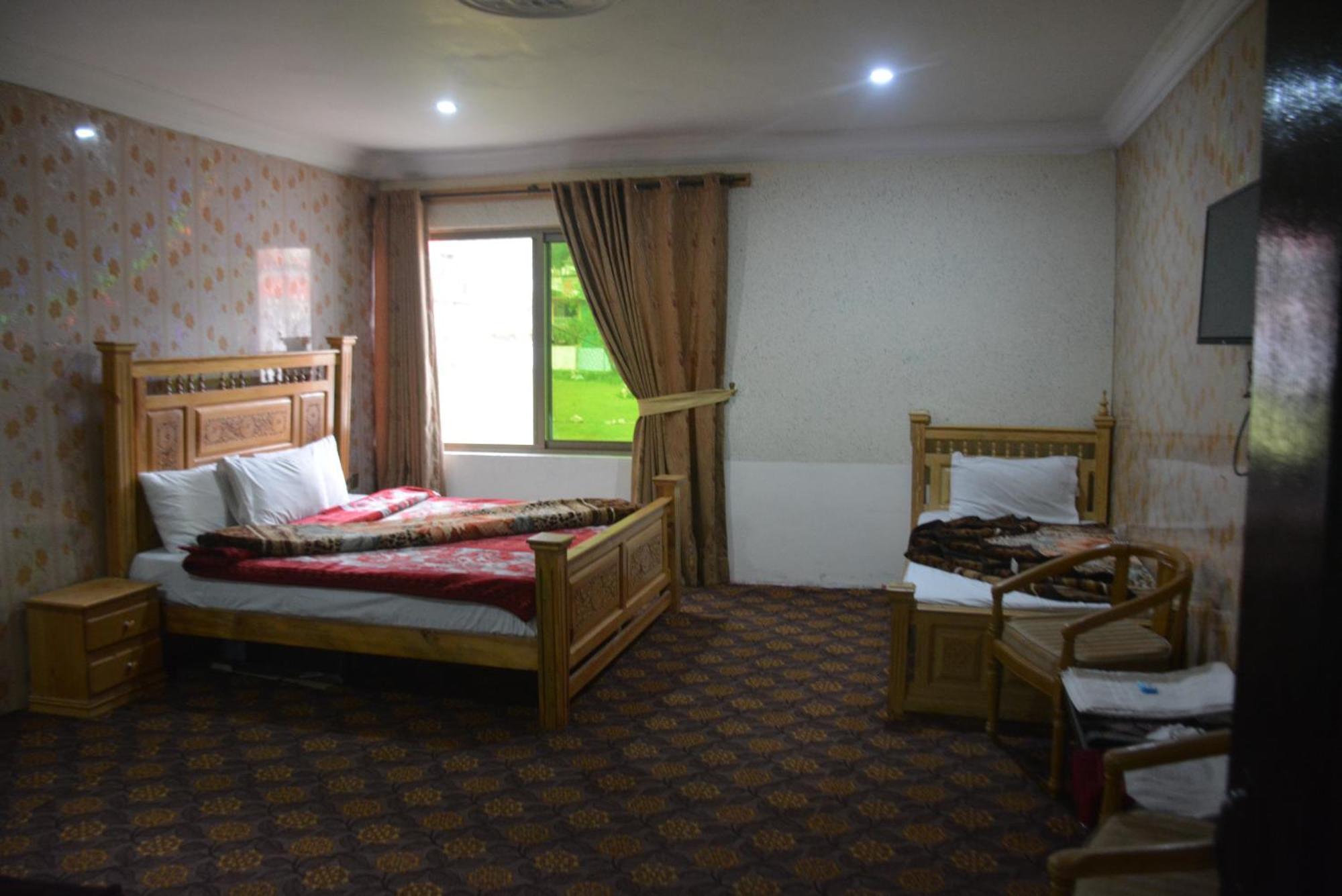 Hotel Pine Hills, נאראן מראה חיצוני תמונה