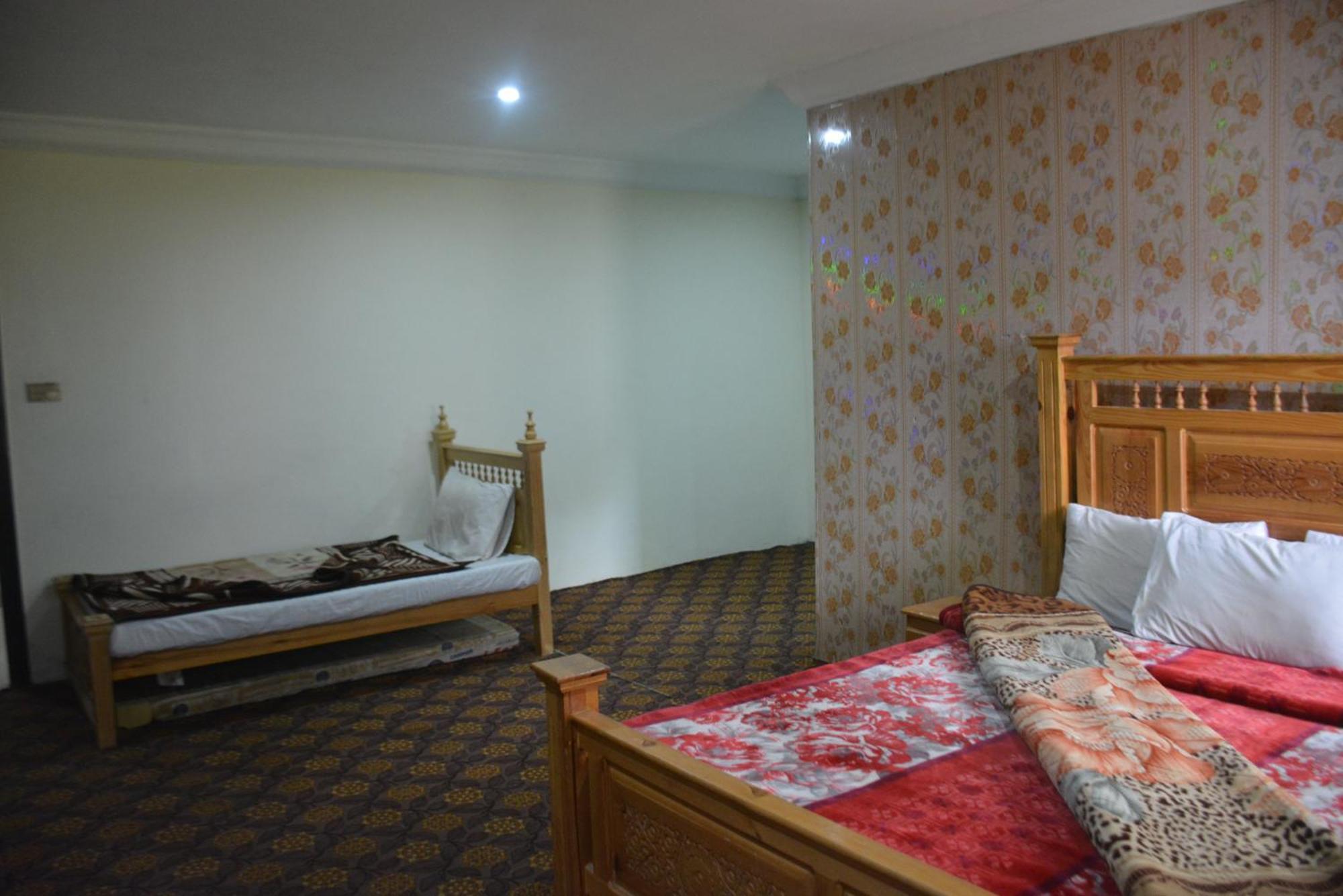 Hotel Pine Hills, נאראן מראה חיצוני תמונה