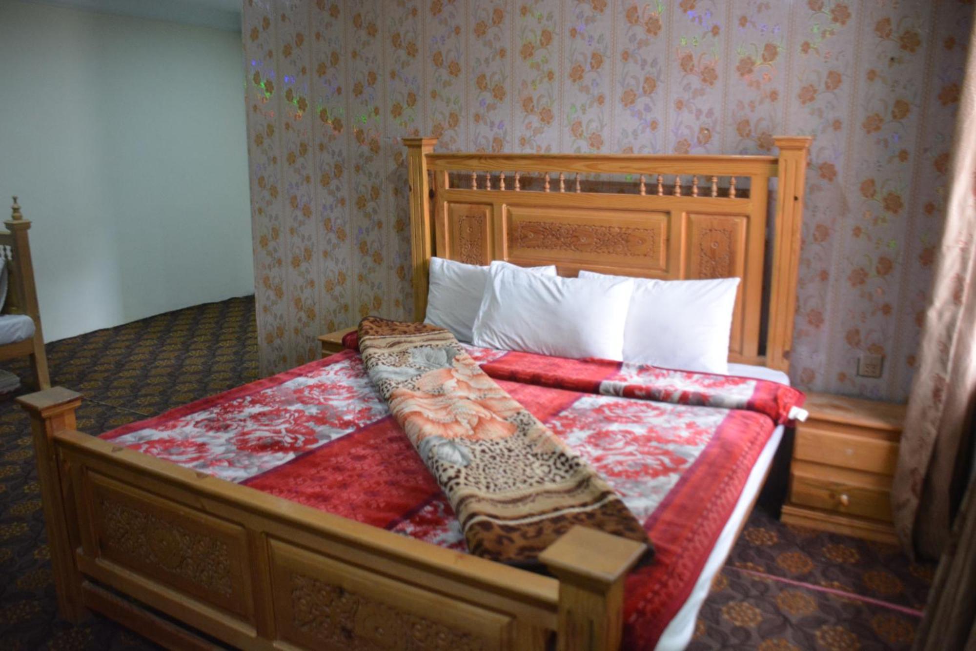 Hotel Pine Hills, נאראן מראה חיצוני תמונה
