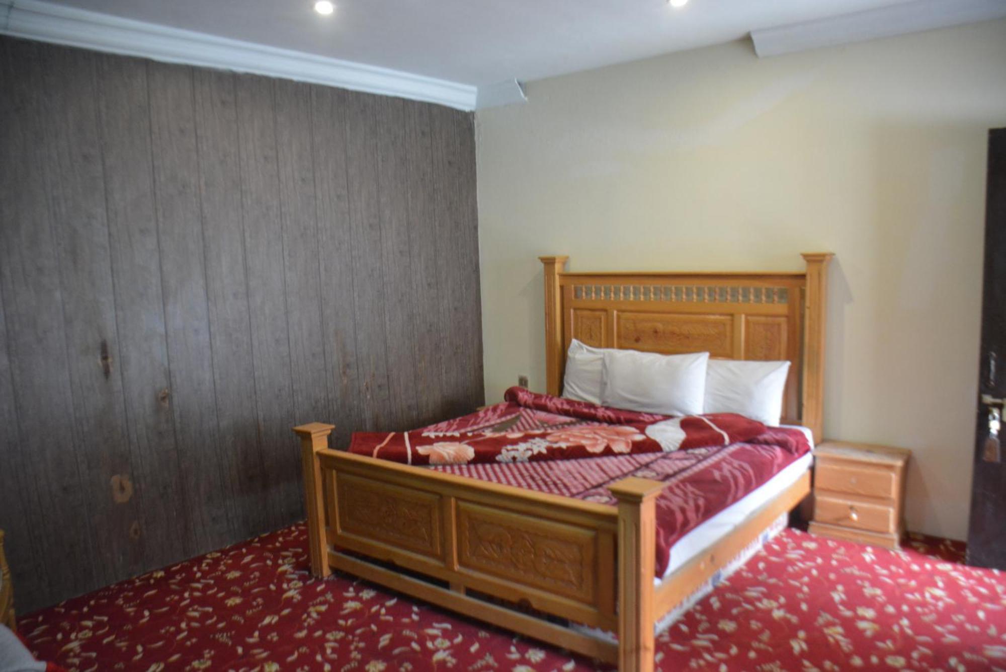 Hotel Pine Hills, נאראן מראה חיצוני תמונה
