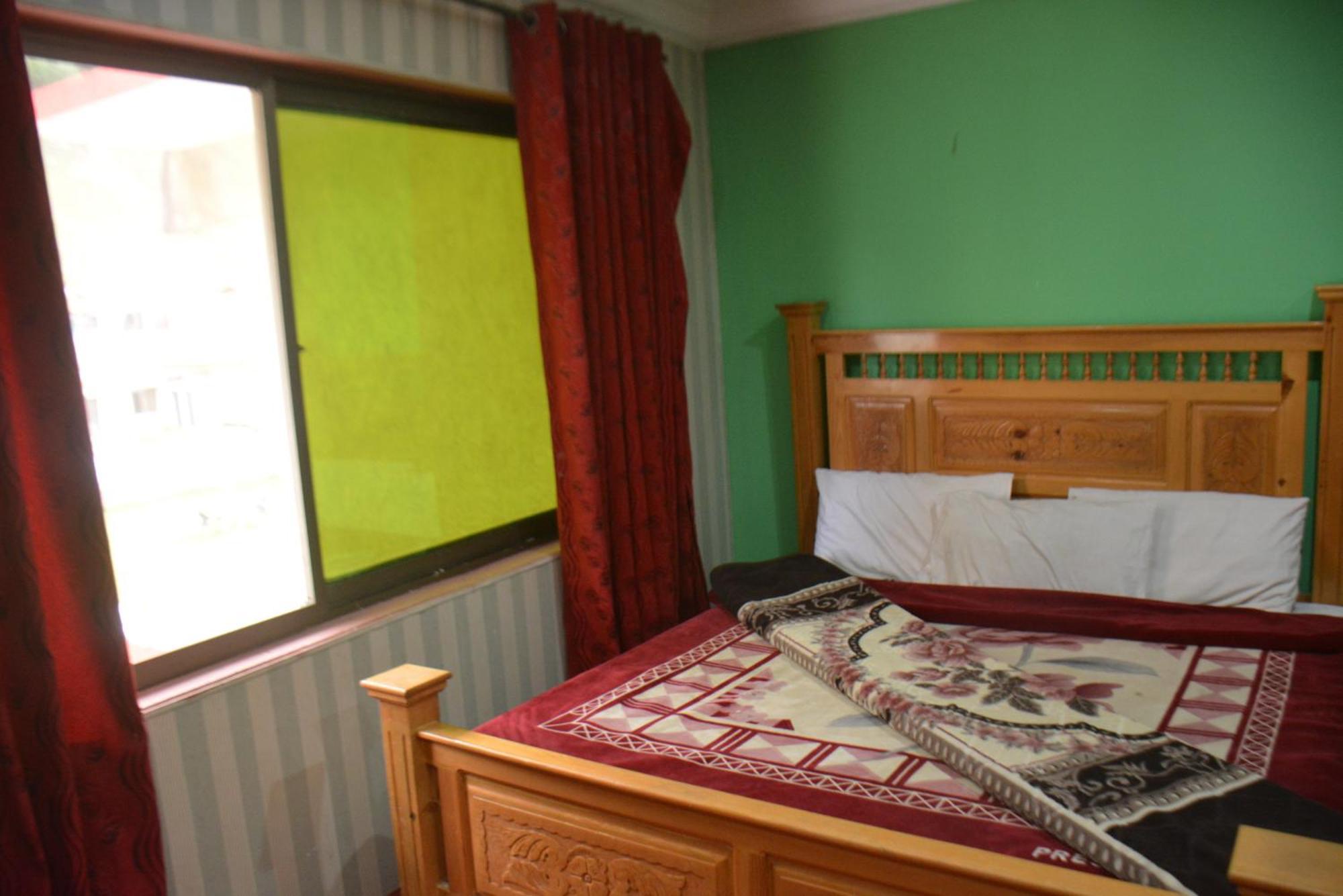 Hotel Pine Hills, נאראן מראה חיצוני תמונה