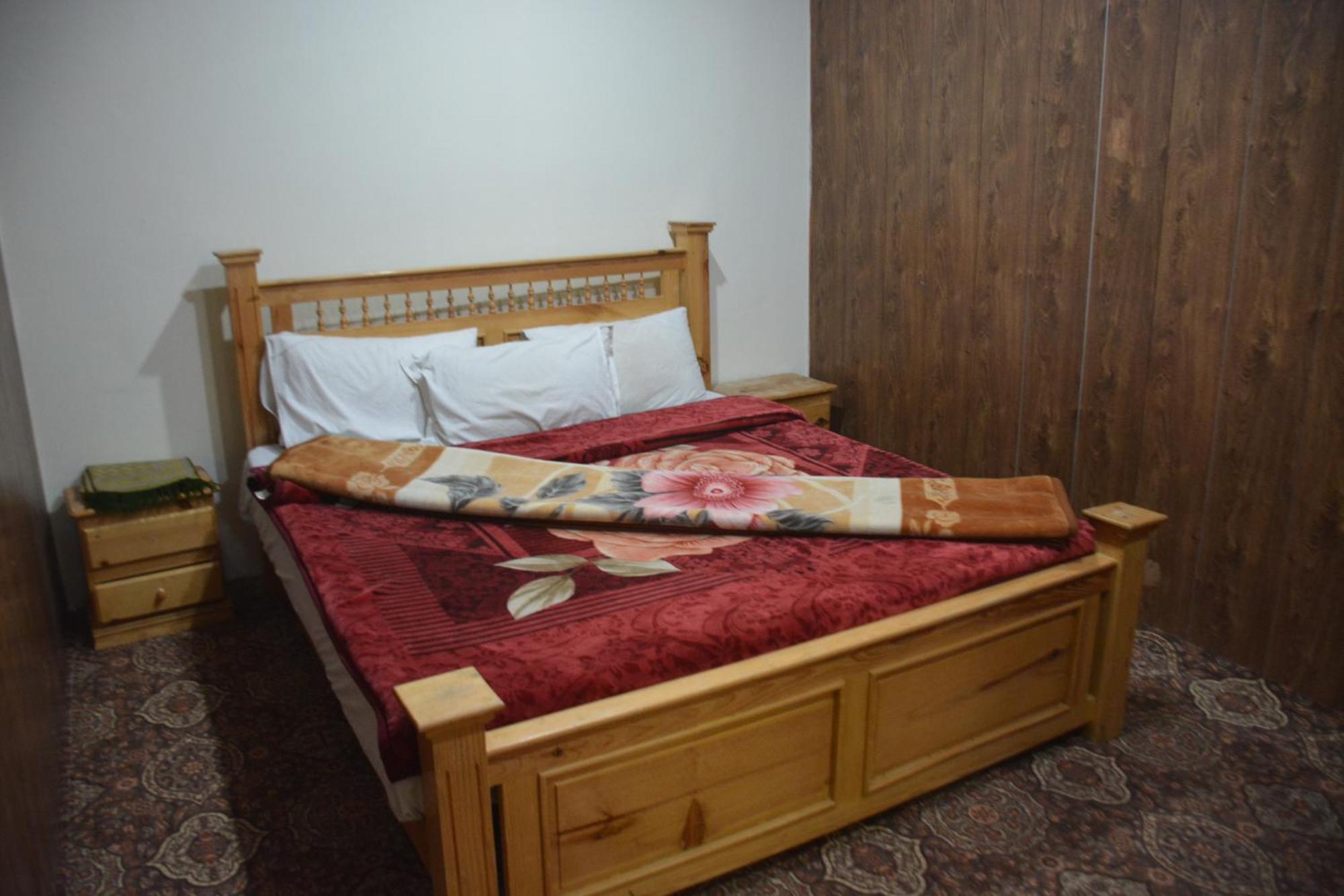 Hotel Pine Hills, נאראן מראה חיצוני תמונה