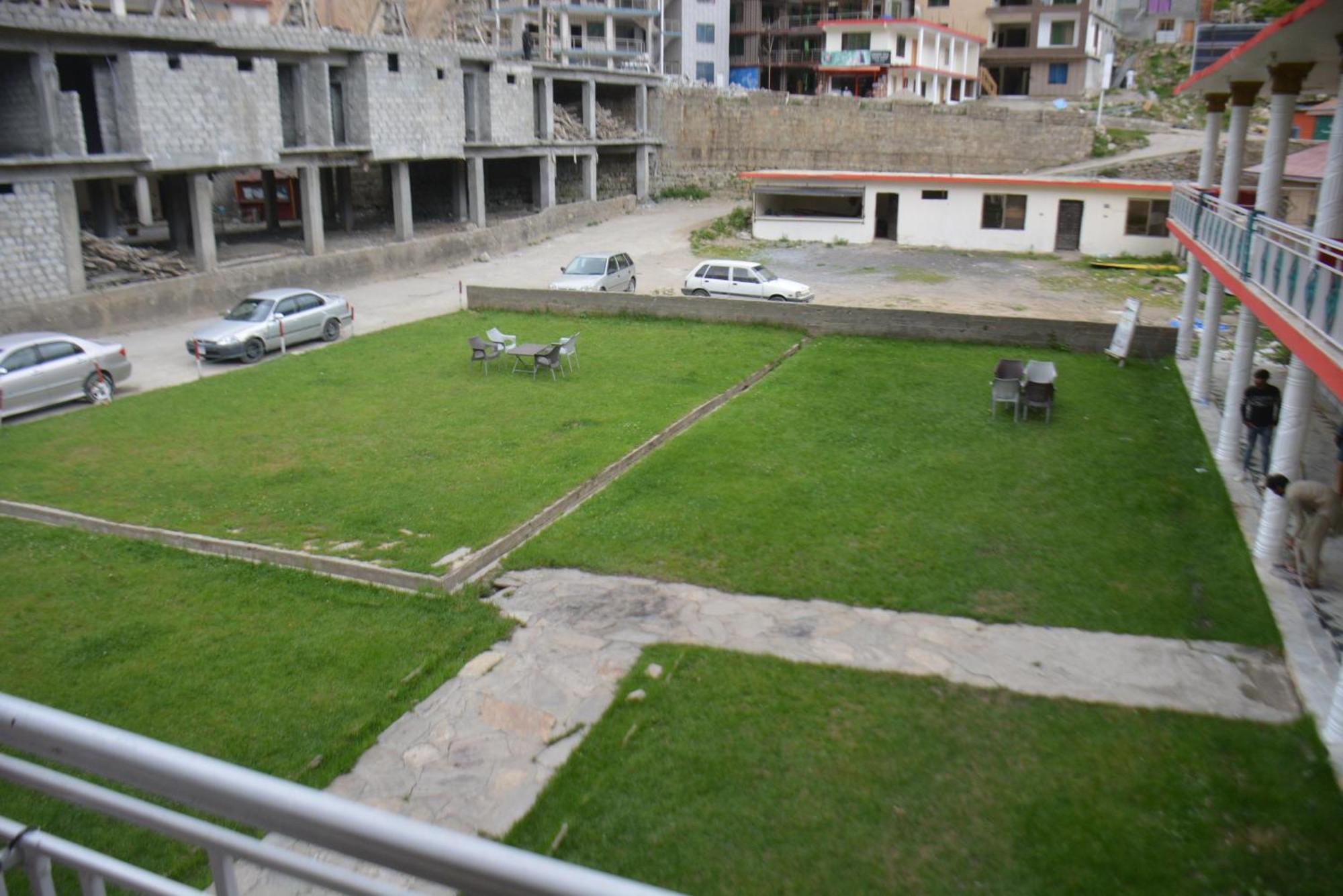 Hotel Pine Hills, נאראן מראה חיצוני תמונה