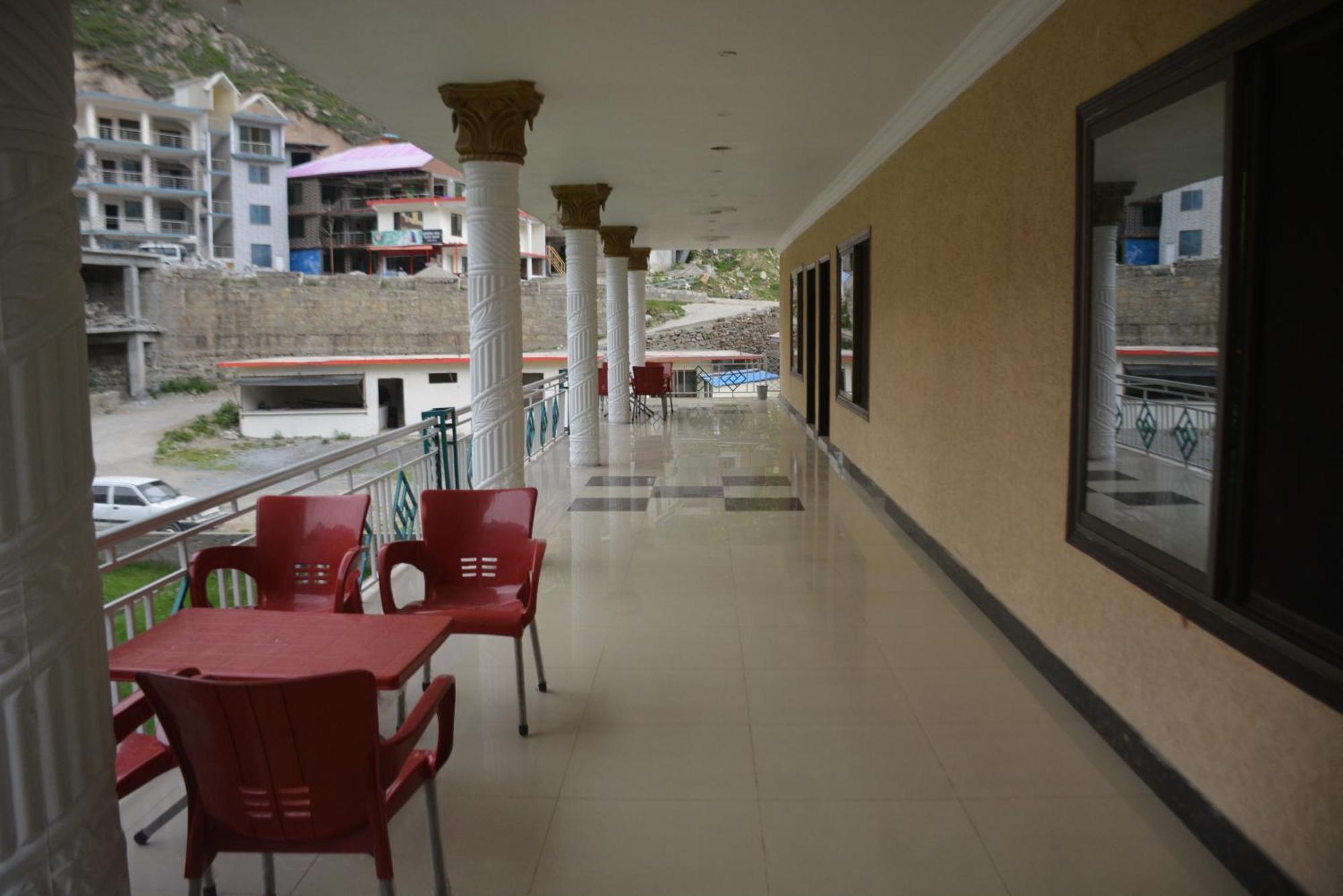 Hotel Pine Hills, נאראן מראה חיצוני תמונה