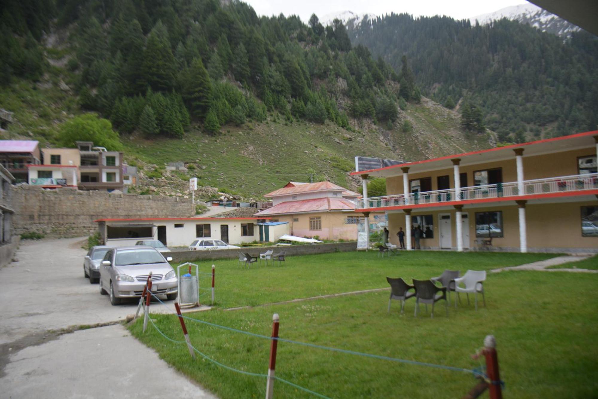 Hotel Pine Hills, נאראן מראה חיצוני תמונה