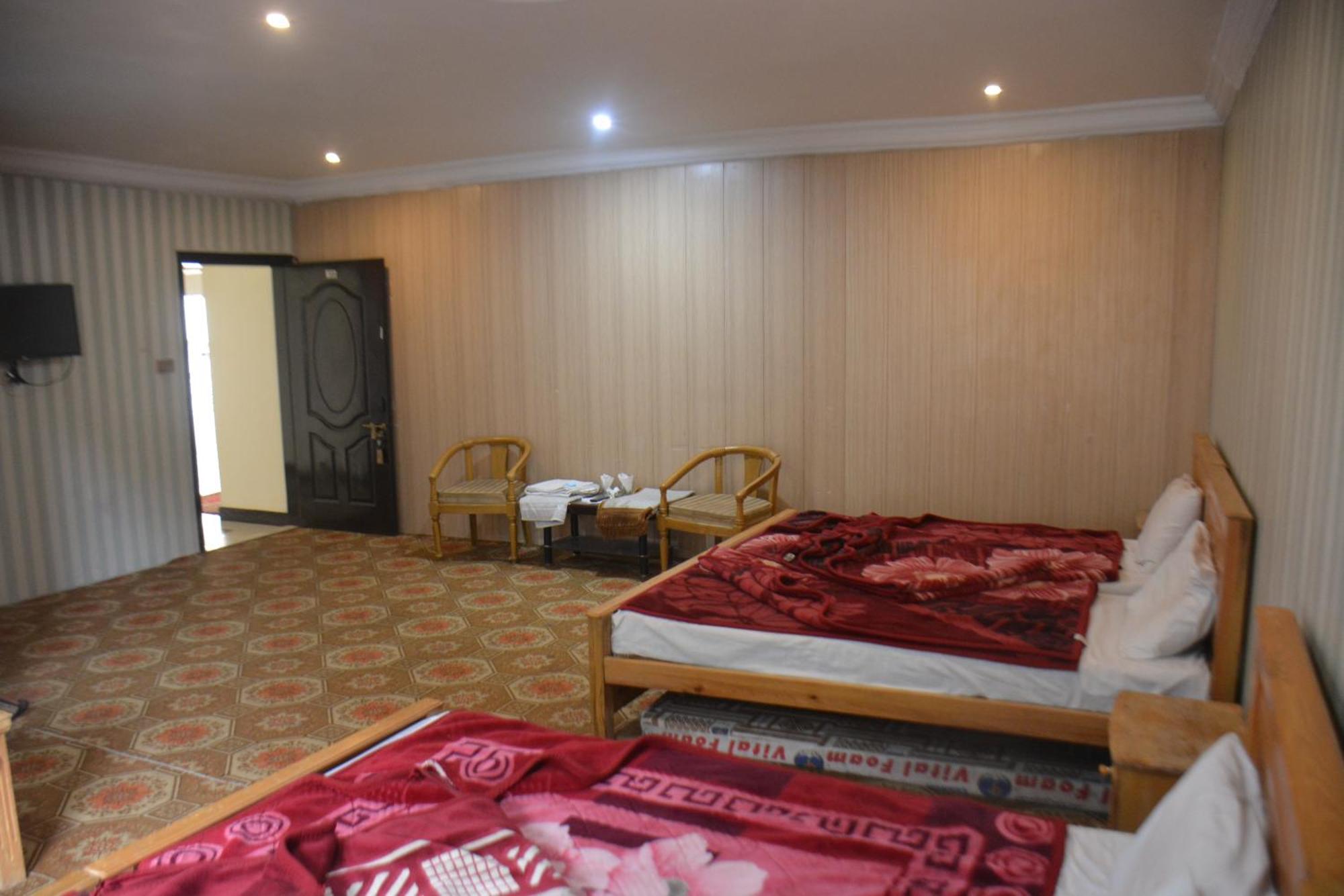 Hotel Pine Hills, נאראן מראה חיצוני תמונה