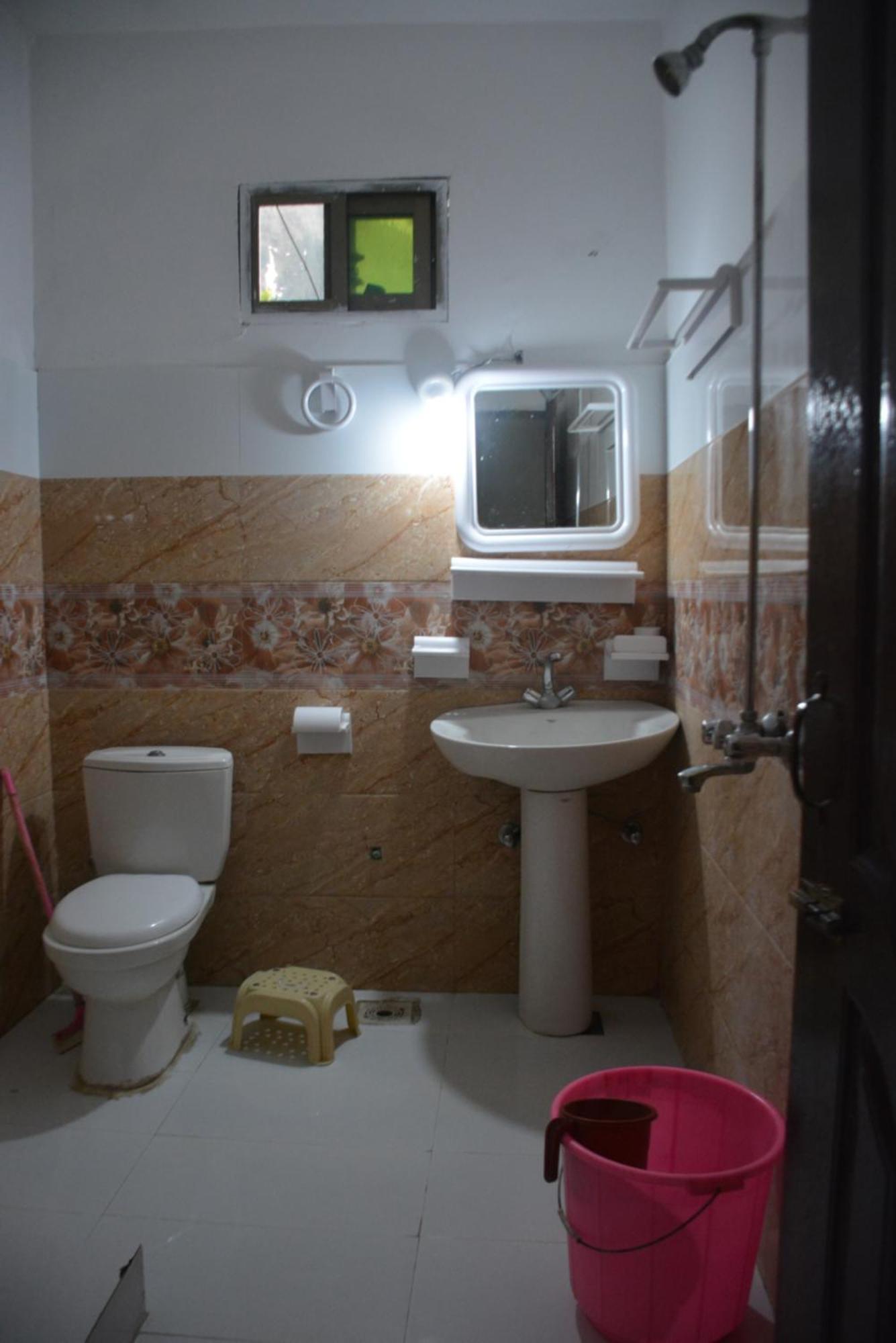 Hotel Pine Hills, נאראן מראה חיצוני תמונה