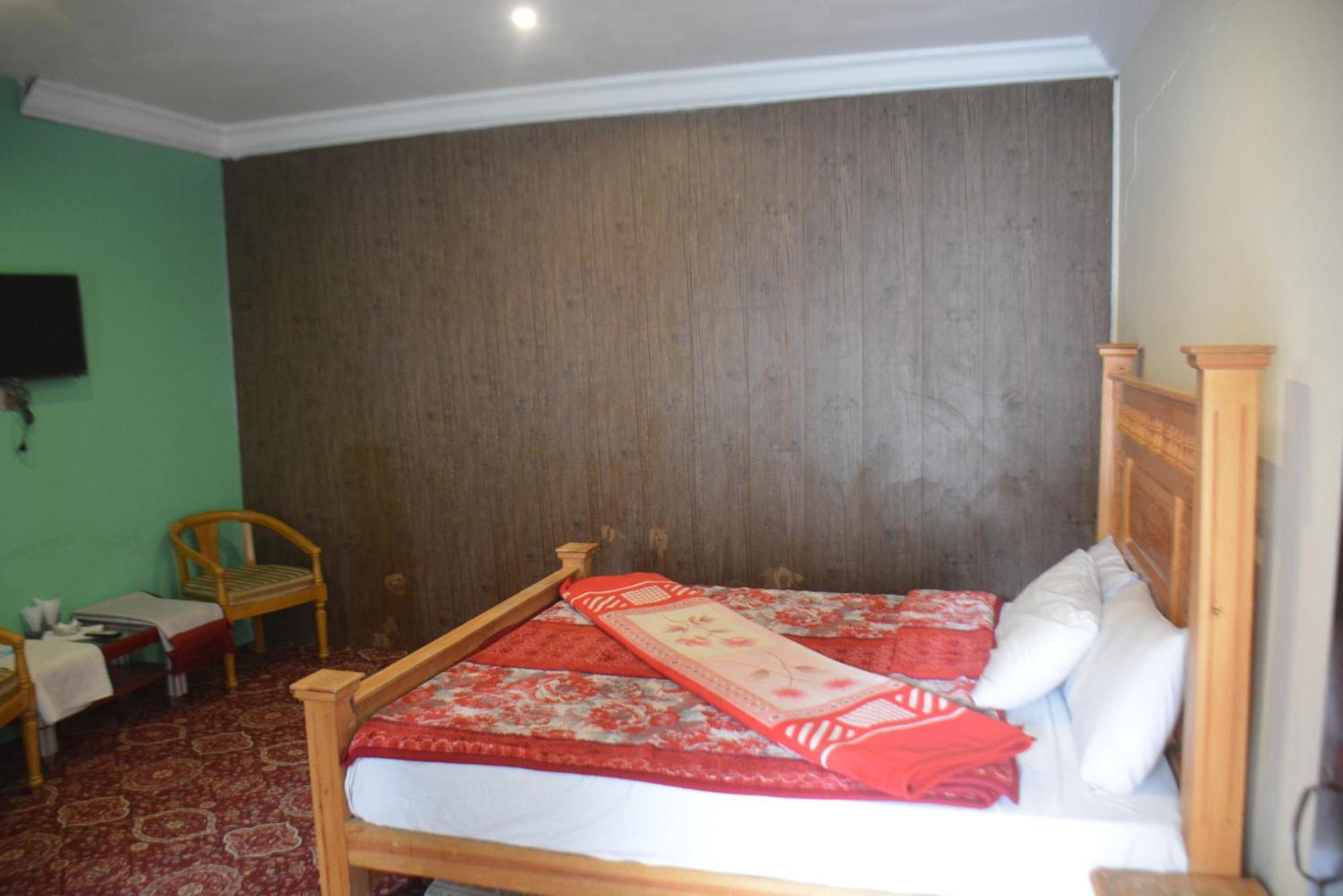 Hotel Pine Hills, נאראן מראה חיצוני תמונה